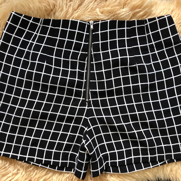 Grid Pattern Shorts - Picture 3 of 3